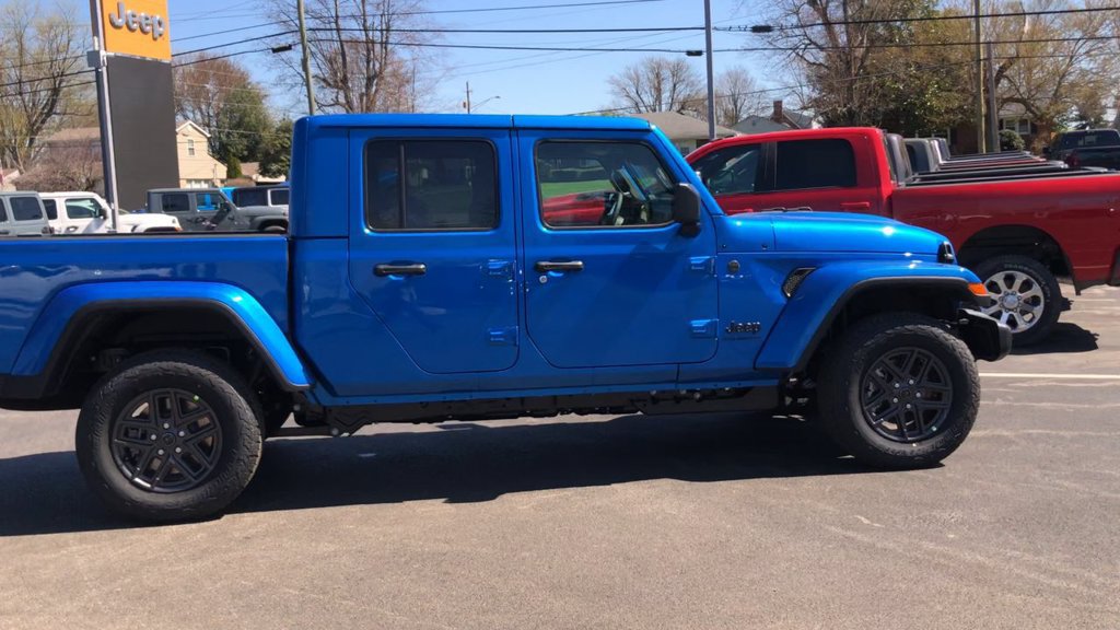 New 2026 Jeep Gladiator Sport AWD/4WD image 9
