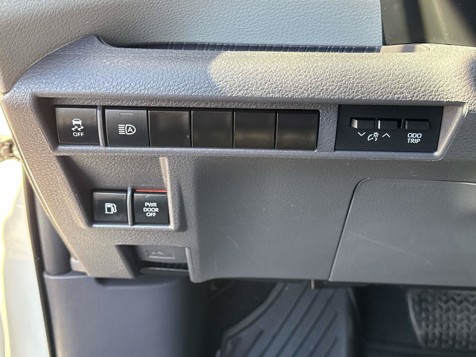 Used 2024 Toyota Sienna LE AWD/4WD image 27