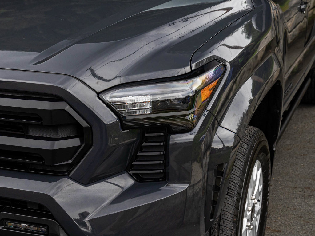 Used 2024 Toyota Tacoma SR5 AWD/4WD image 35