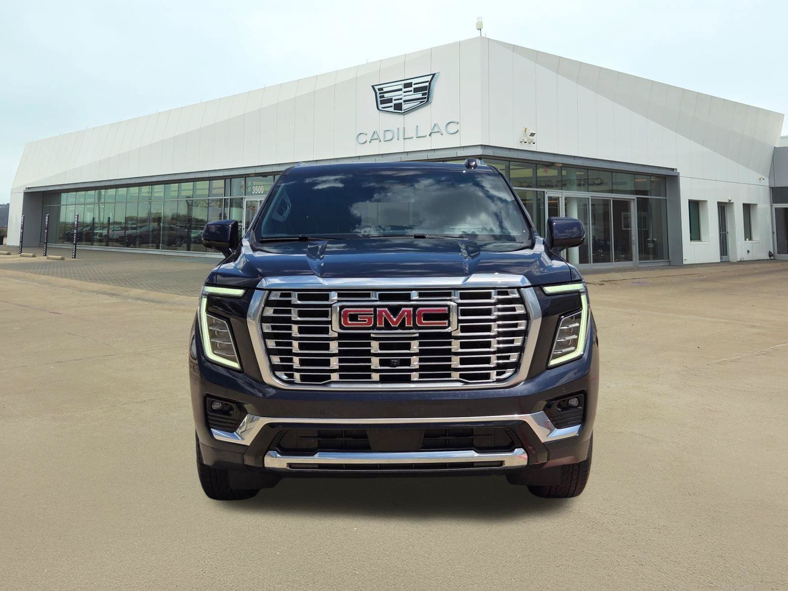Used 2025 GMC Yukon Denali RWD image 2
