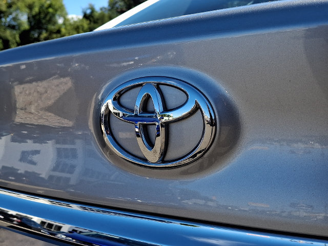 Used 2015 Toyota Camry XLE FWD image 31