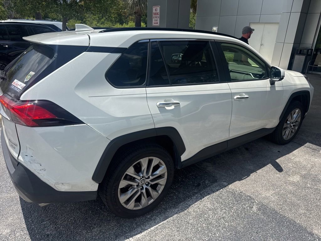 Used 2022 Toyota RAV4 Limited AWD/4WD image 5