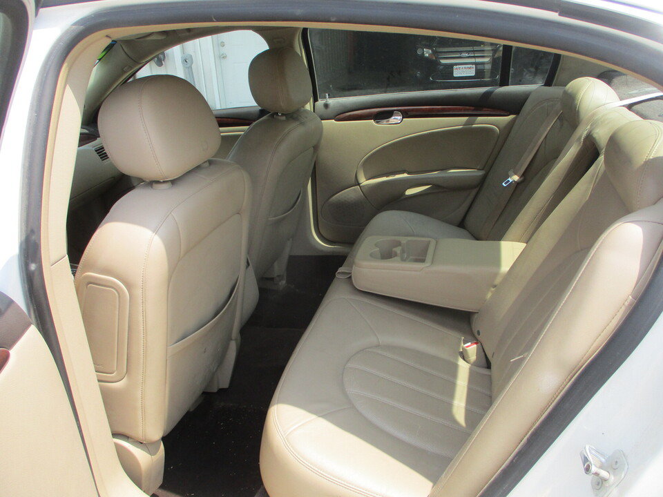 Used 2007 Buick Lucerne CXS w/ Driver Confidence Package FWD image 8
