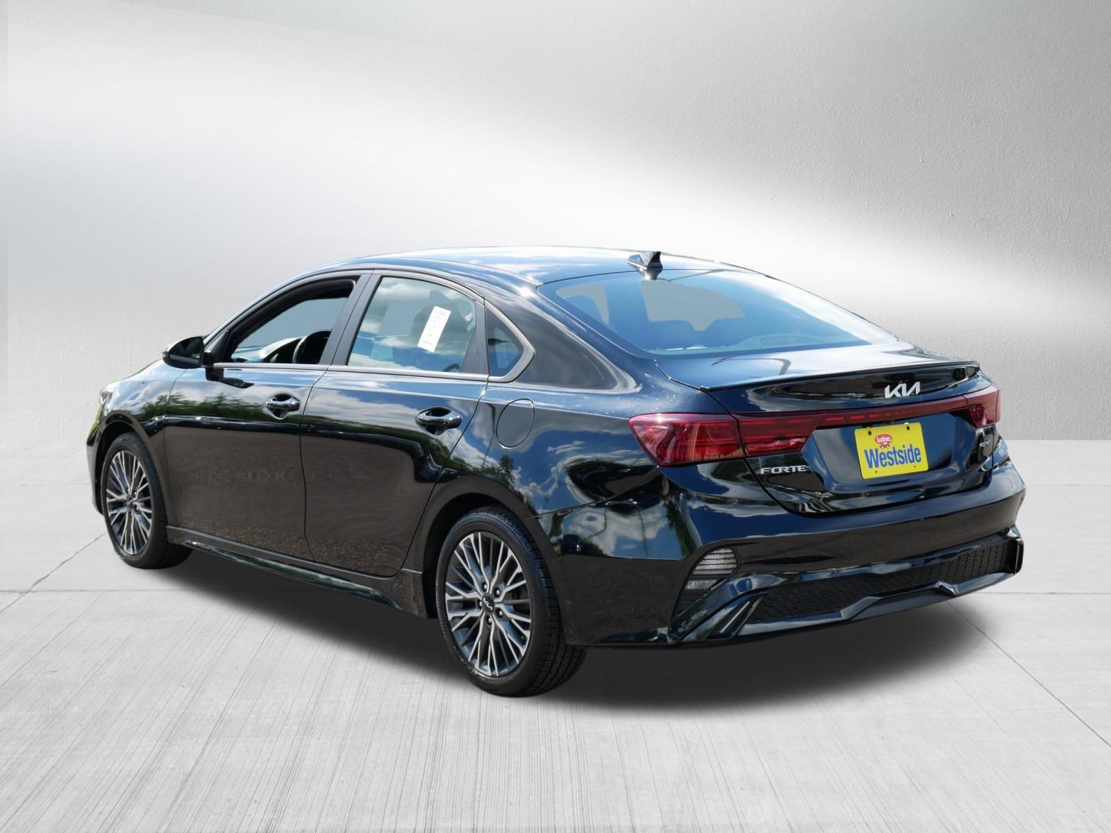 Used 2022 Kia Forte GT-Line w/ GT-Line Premium Package FWD image 5