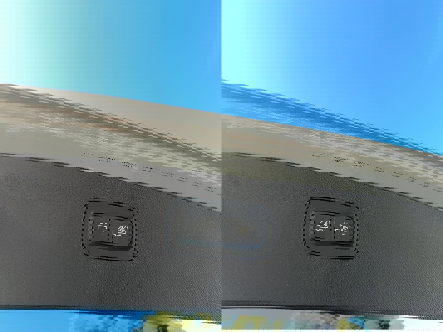 Certified 2025 Volvo XC90 B6 Plus image 25