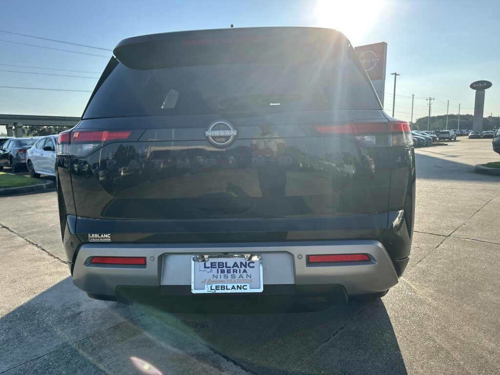 Used 2023 Nissan Pathfinder SL w/ Lighting Package (N92) image 7