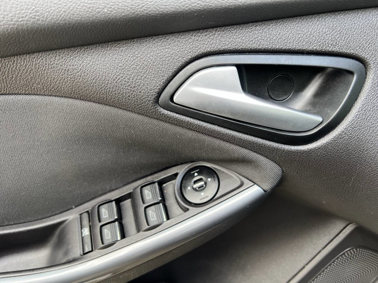 Used 2013 Ford Focus Titanium image 27