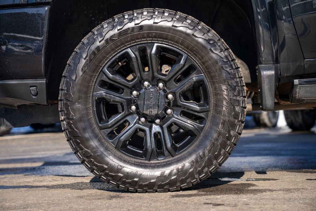 Used 2021 GMC Sierra 3500 Denali w/ Denali Black Diamond Edition image 2