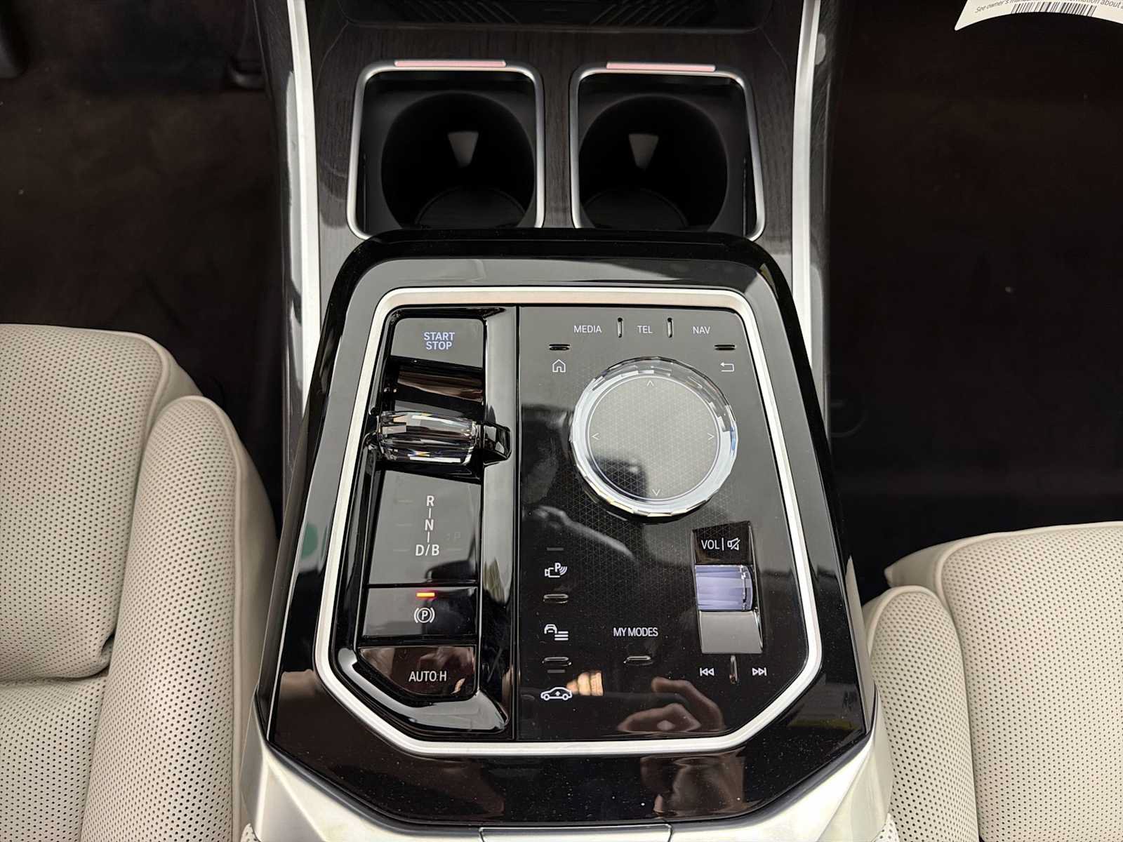 New 2026 BMW i7 xDrive60 w/ Premium Package AWD/4WD image 16