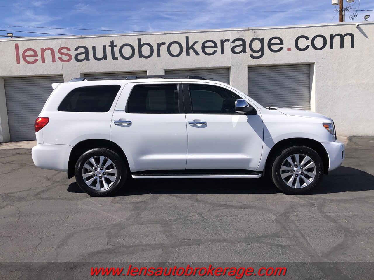 Used 2017 Toyota Sequoia Limited w/ Safety & Convenience Package RWD image 1