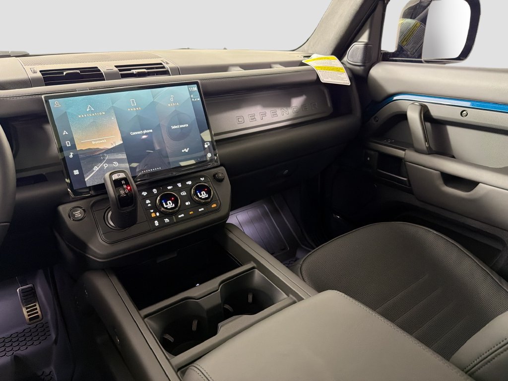 New 2026 Land Rover Defender 110 OCTA AWD/4WD image 25