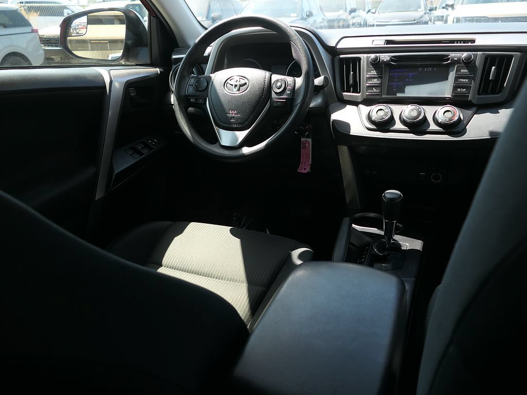 Used 2018 Toyota RAV4 LE w/ All Weather Liner Package FWD image 23