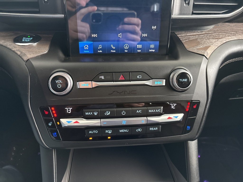 Used 2020 Ford Explorer Platinum w/ Premium Technology Package image 17