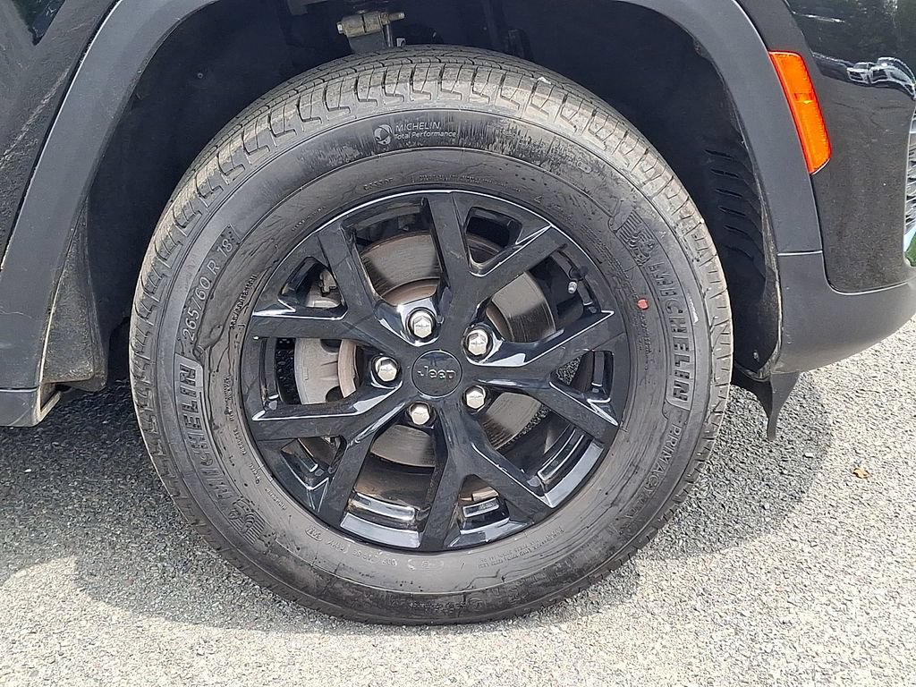 Used 2025 Jeep Grand Cherokee Altitude AWD/4WD image 11