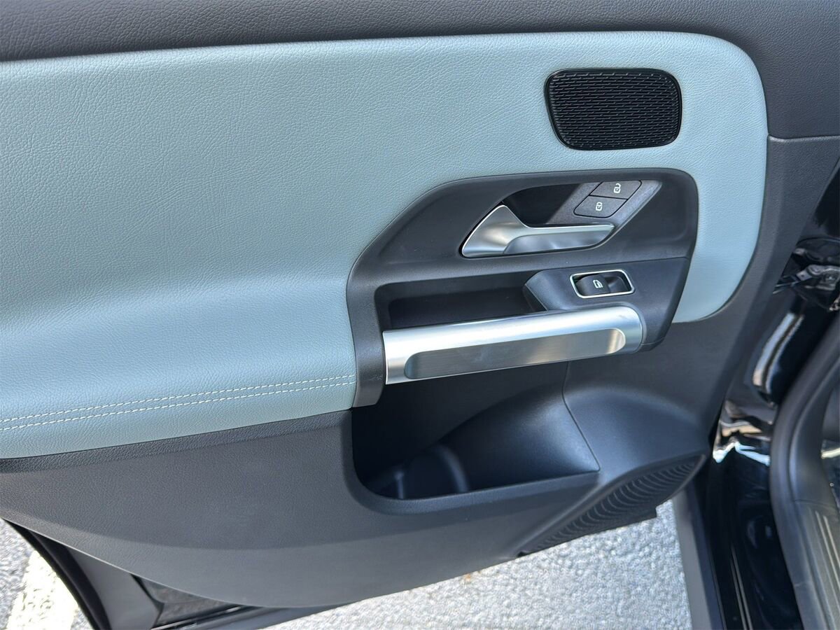 New 2026 Mercedes-Benz GLB 250 image 12