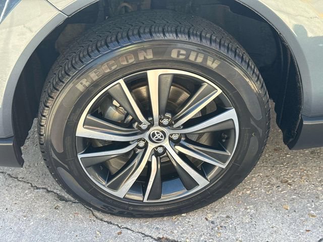 Used 2024 Toyota Venza LE AWD/4WD image 5
