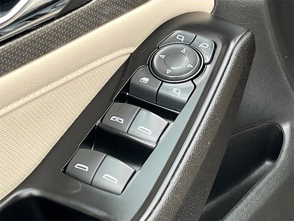 Used 2023 Chevrolet Traverse Premier image 18