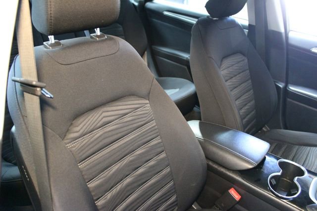 Used 2016 Ford Fusion SE FWD image 11