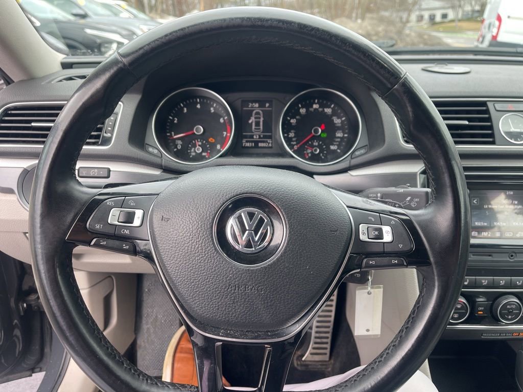 Used 2016 Volkswagen Passat 1.8T R-Line image 15