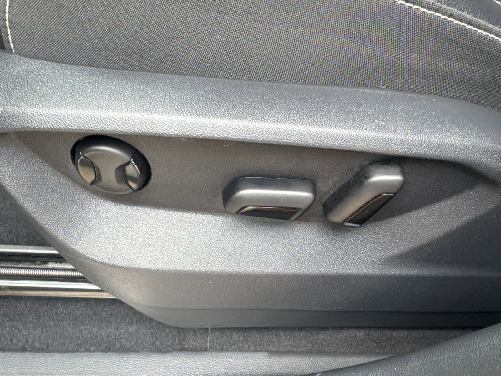 Certified 2025 Volkswagen Atlas SE image 24