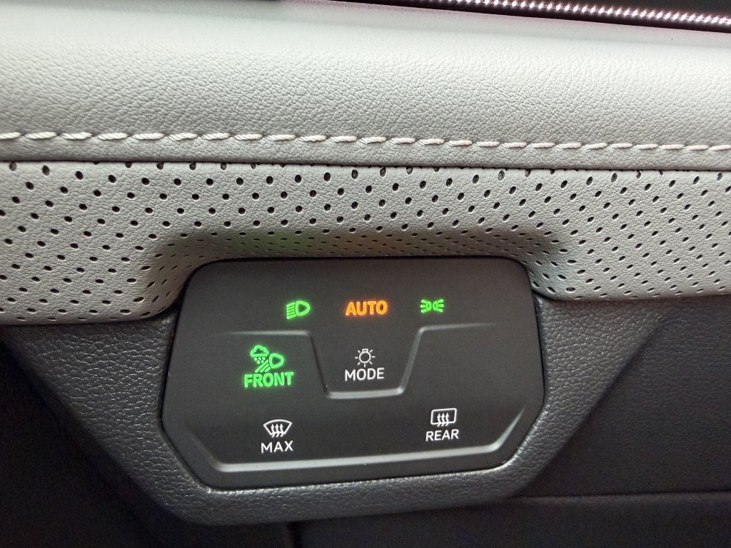 Used 2024 Volkswagen Atlas Cross Sport SEL AWD/4WD image 29