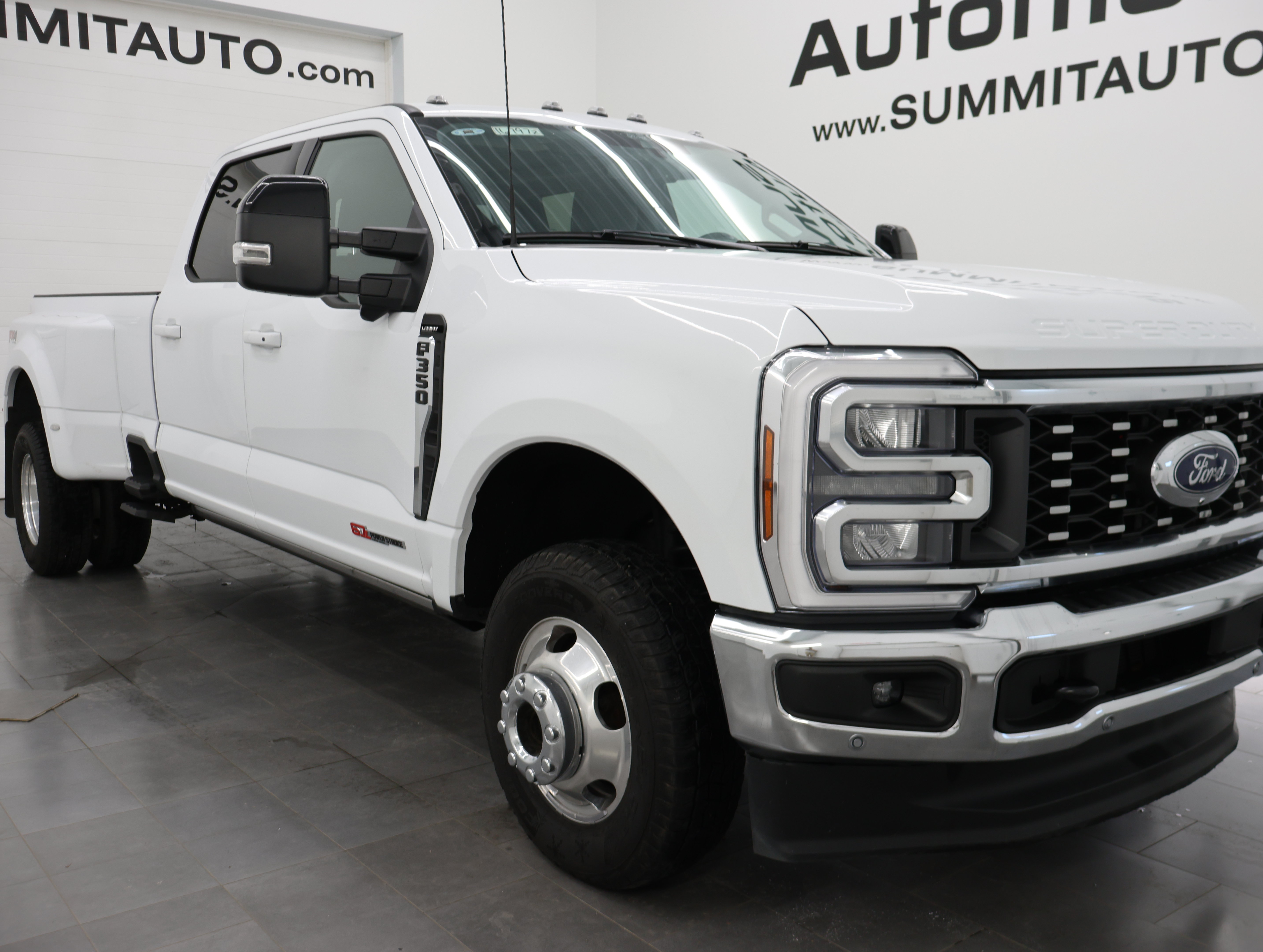 Used 2024 Ford F350 Lariat w/ Lariat Ultimate Package AWD/4WD image 2