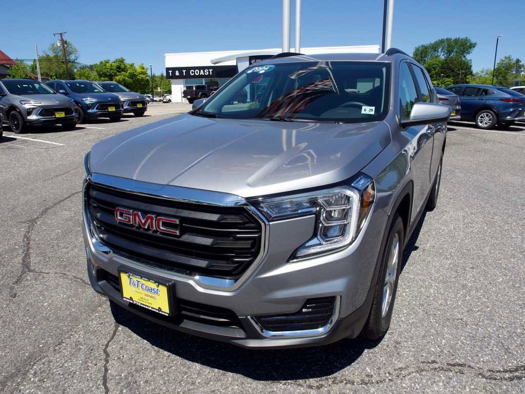 Certified 2024 GMC Terrain SLE w/ Driver Convenience Package AWD/4WD image 1