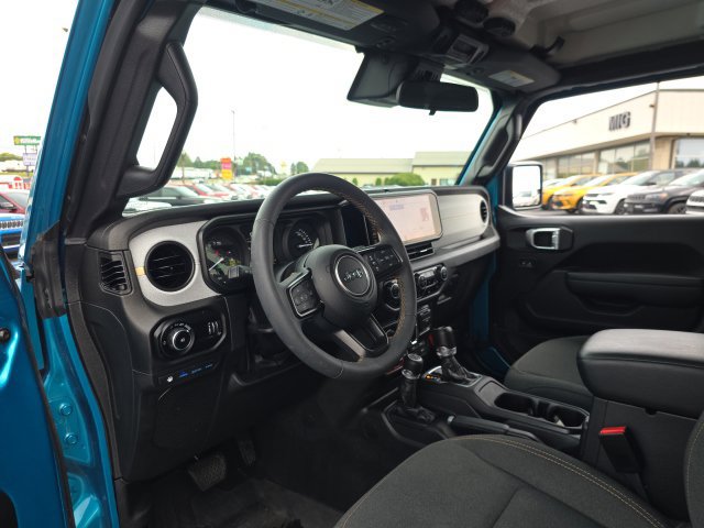 Used 2024 Jeep Wrangler Unlimited AWD/4WD image 17