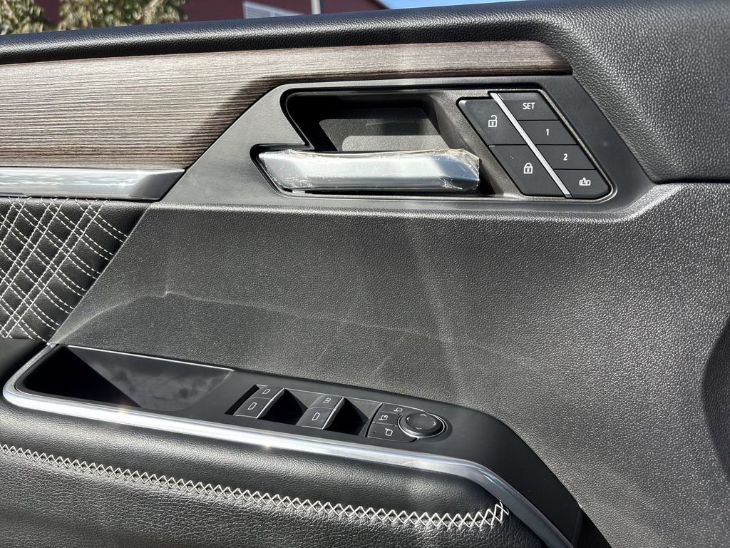 Used 2024 GMC Acadia Denali w/ Super Cruise Package image 23