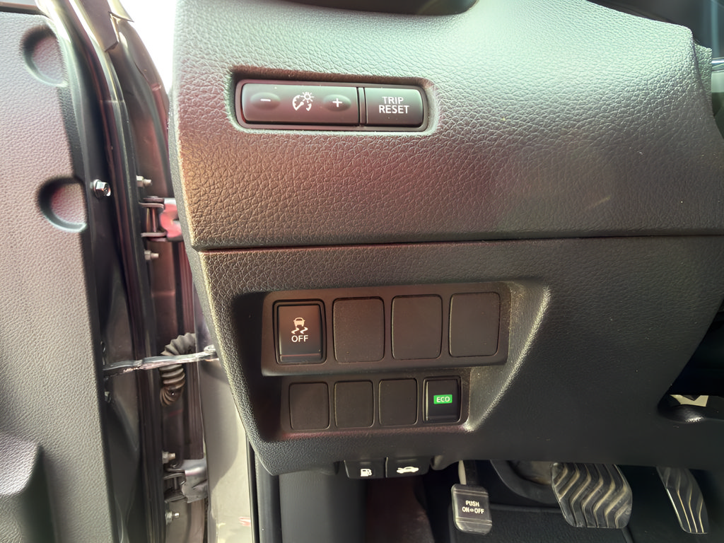 Used 2018 Nissan Rogue Sport SV FWD image 19
