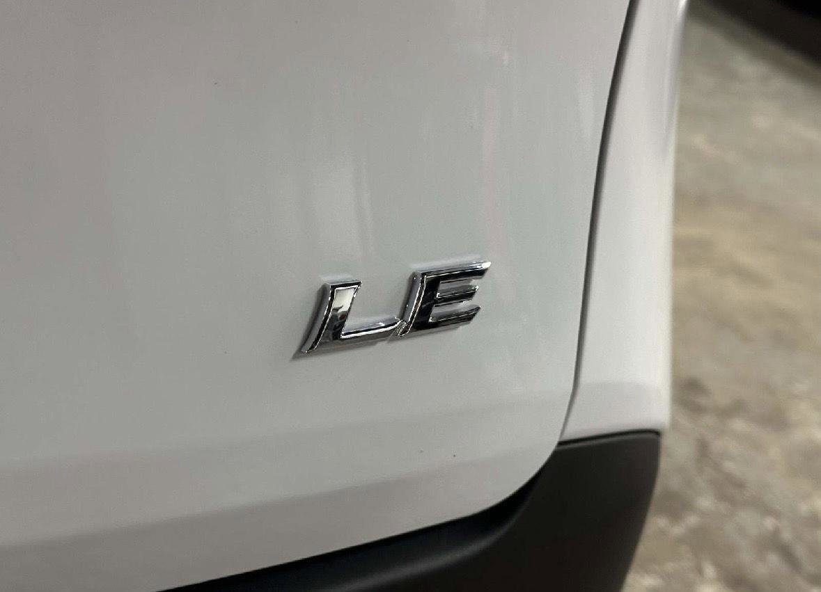 Used 2025 Toyota Sienna LE image 11