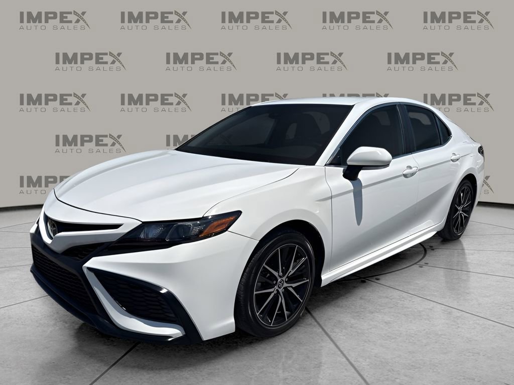 Used 2023 Toyota Camry SE FWD image 1