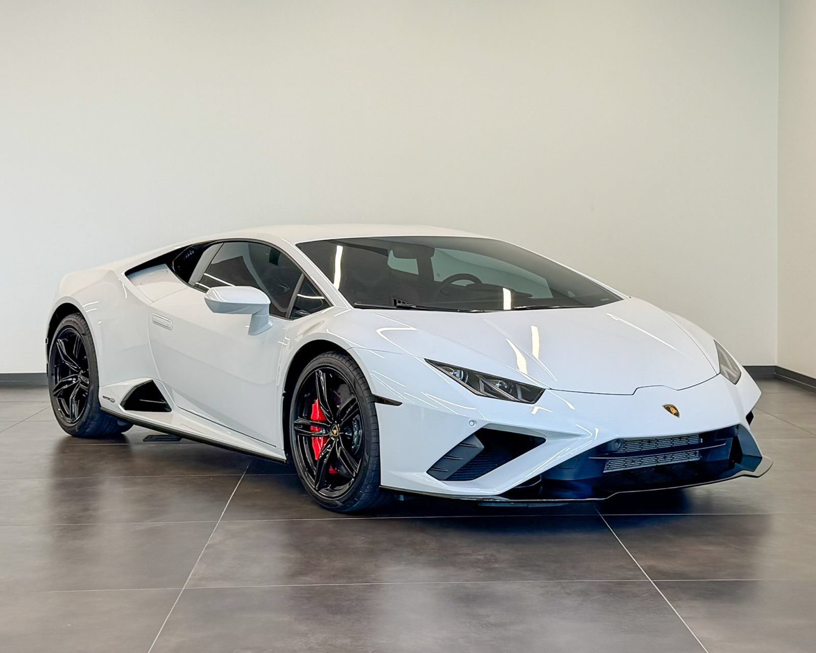 Used 2022 Lamborghini Huracan EVO RWD image 3