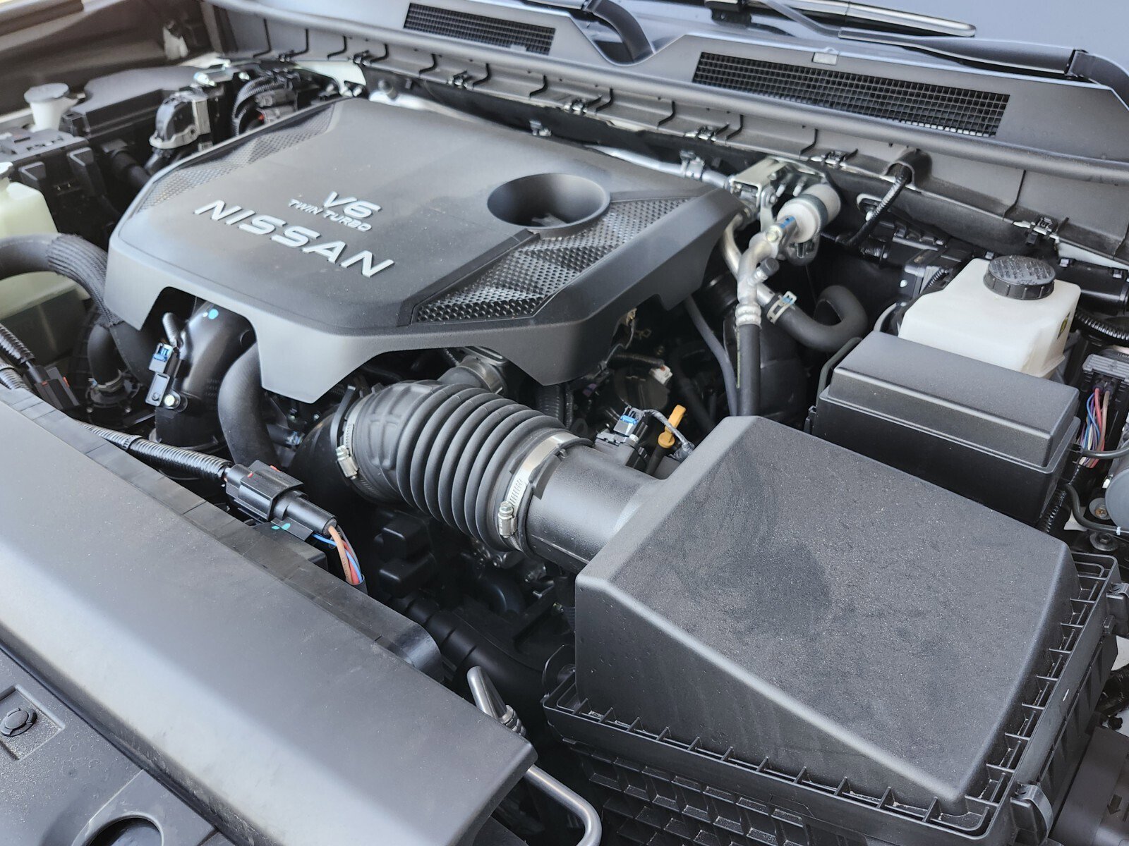 Used 2025 Nissan Armada SL w/ Captain's Chari Seat Package image 28