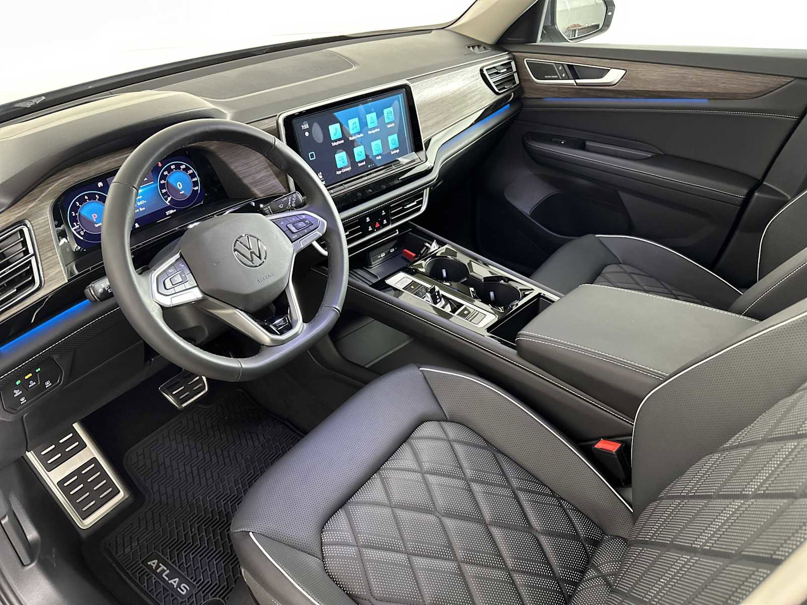 Used 2025 Volkswagen Atlas SEL Premium R-Line image 14