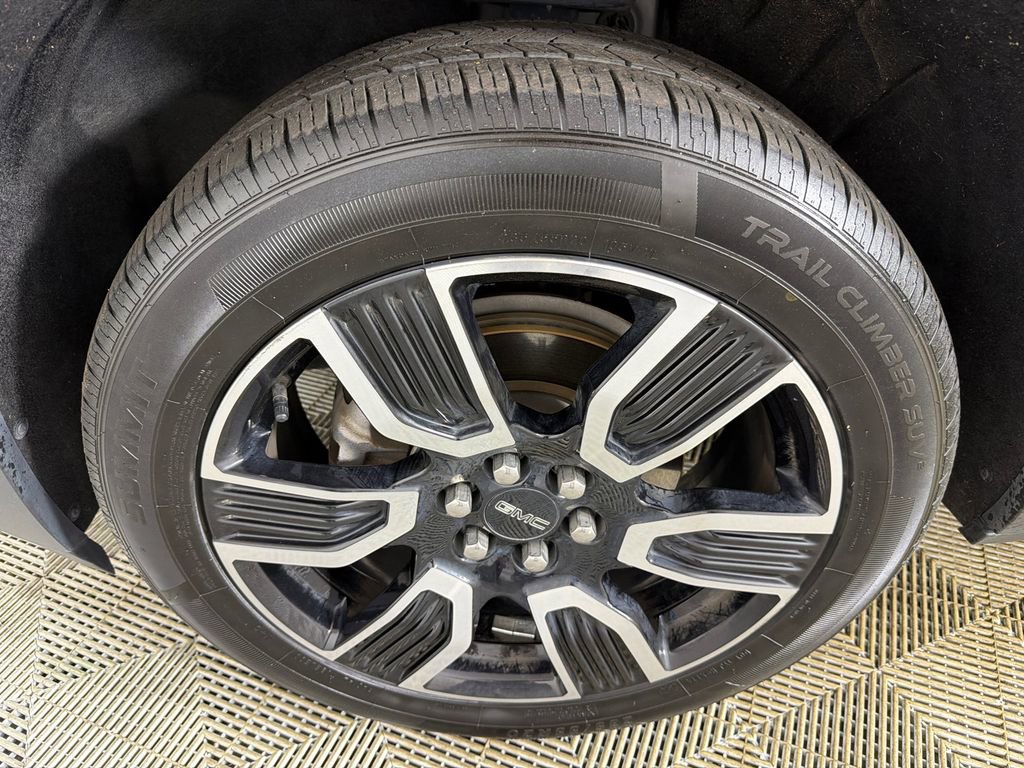 Used 2022 GMC Acadia SLT w/ Technology Package image 13