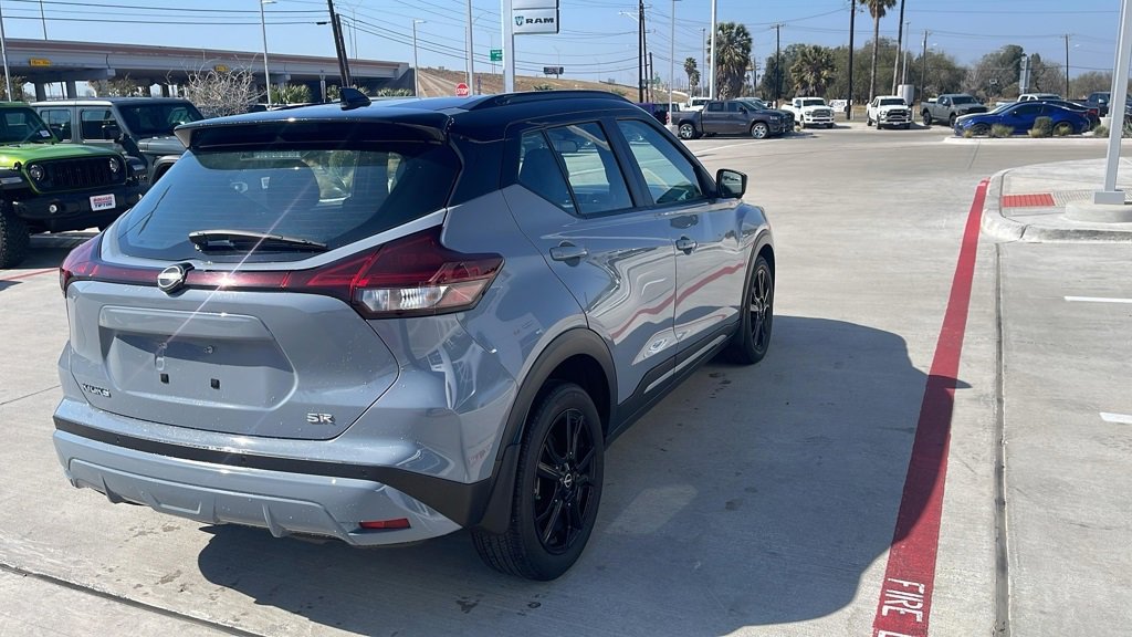 Used 2024 Nissan Kicks SR image 3
