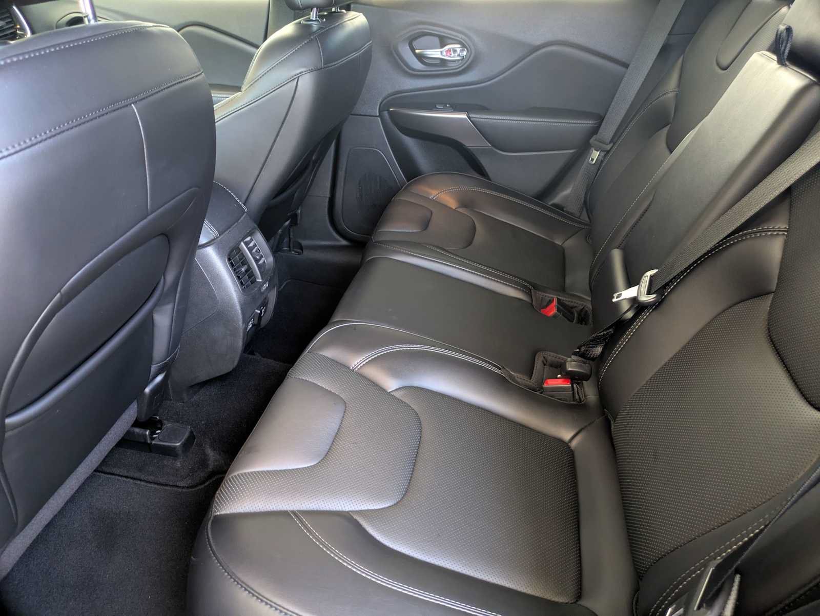 Used 2021 Jeep Cherokee Limited AWD/4WD image 21