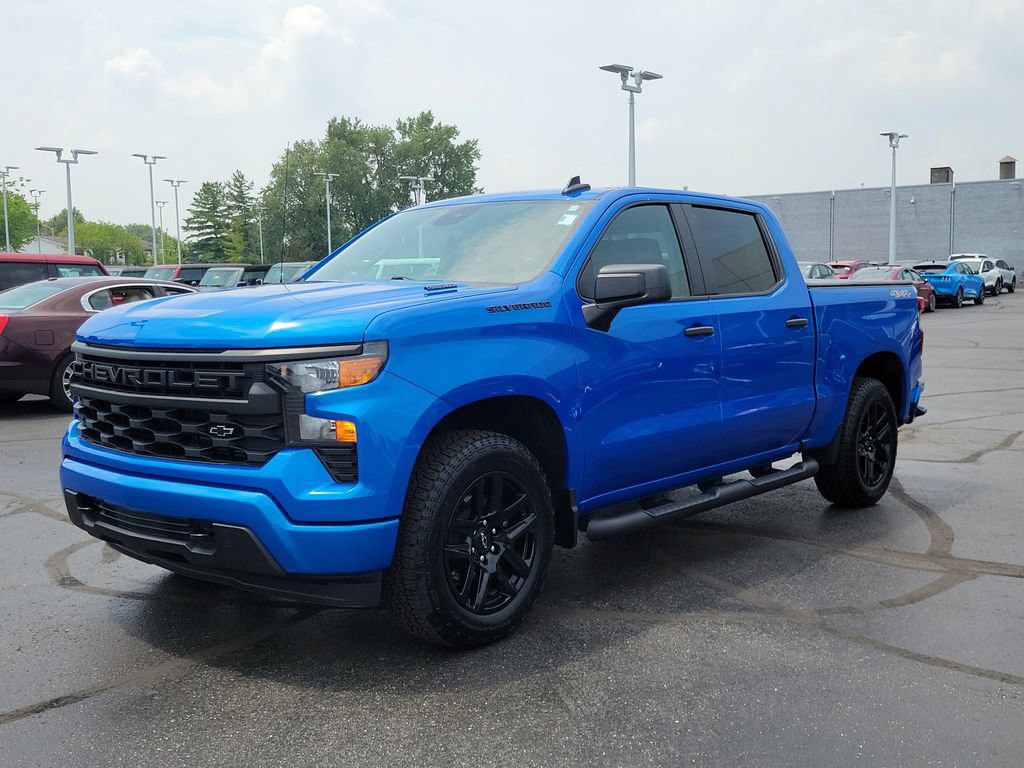 Used 2025 Chevrolet Silverado 1500 Custom w/ Turbomax Blackout Package AWD/4WD image 8