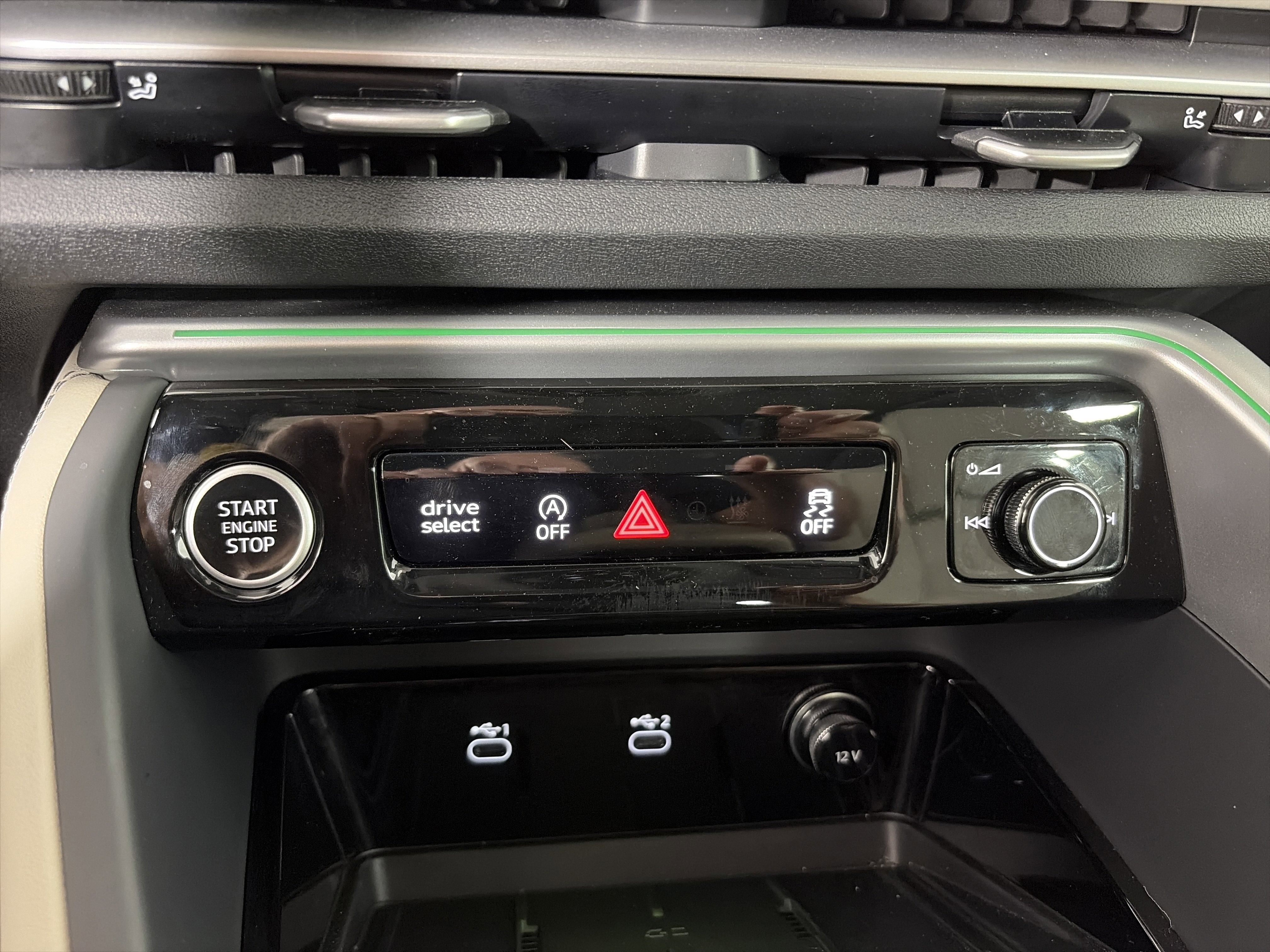 Used 2025 Audi Q5 Premium Plus w/ Premium Plus AWD/4WD image 25