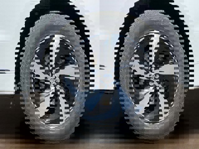 Used 2025 Jaguar F-PACE R-Dynamic S image 13