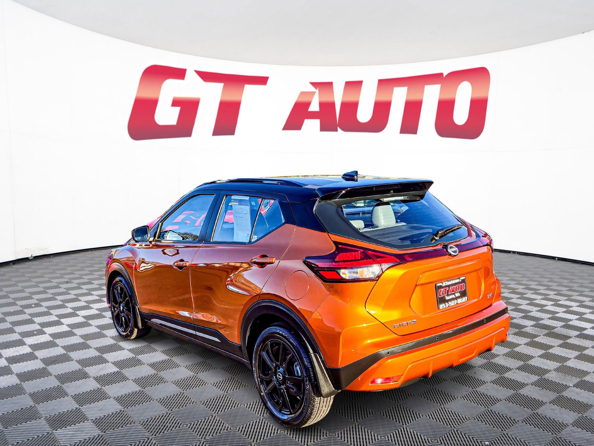 Used 2023 Nissan Kicks SR w/ SR Premium Package image 5
