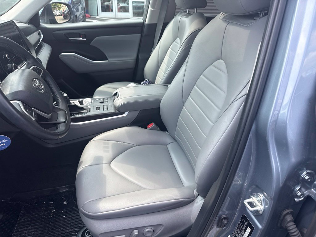 Used 2024 Toyota Highlander XLE AWD/4WD image 10