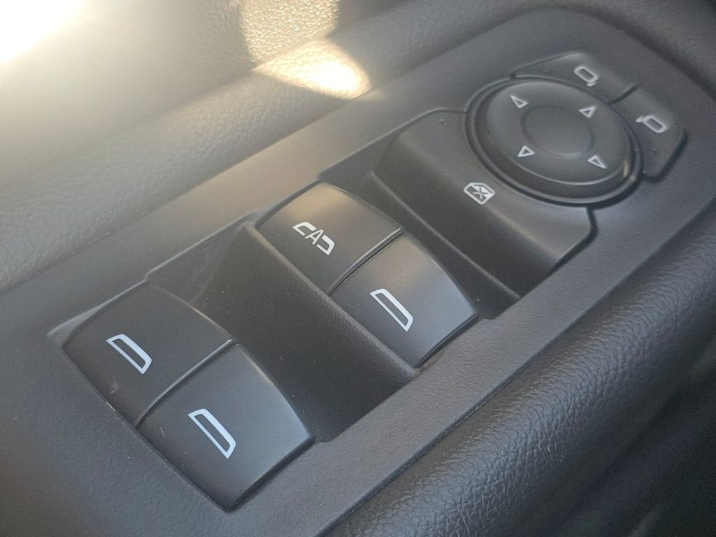 Used 2023 GMC Terrain SLT image 25