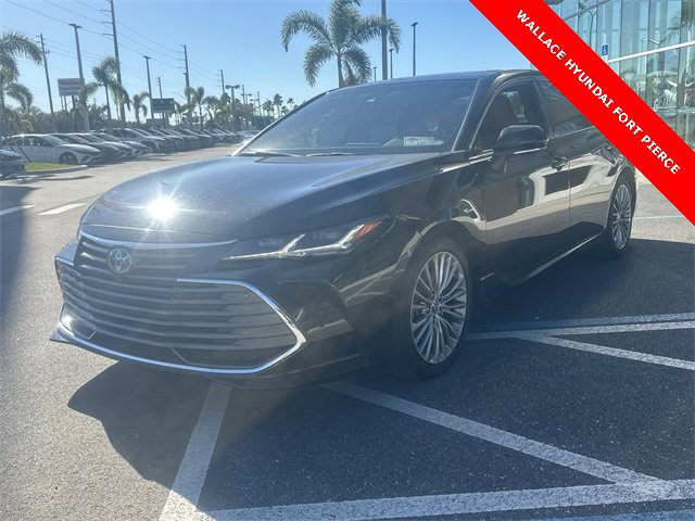 Used 2022 Toyota Avalon Limited image 2