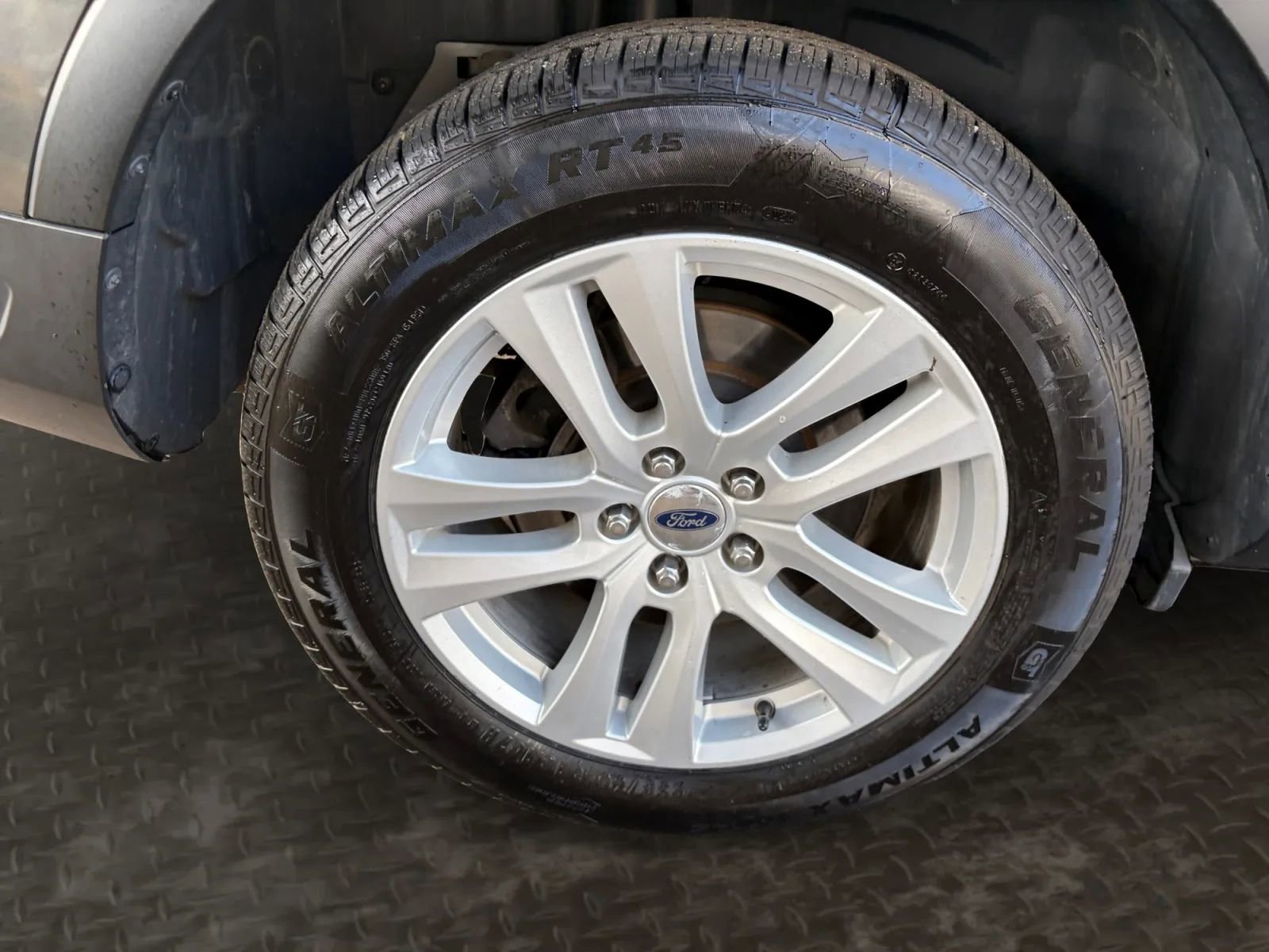 Used 2019 Ford Explorer XLT w/ Equipment Group 201A AWD/4WD image 43
