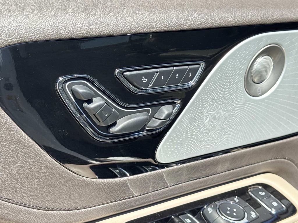 Used 2023 Lincoln Aviator Reserve w/ Equipment Group 201A RWD image 17