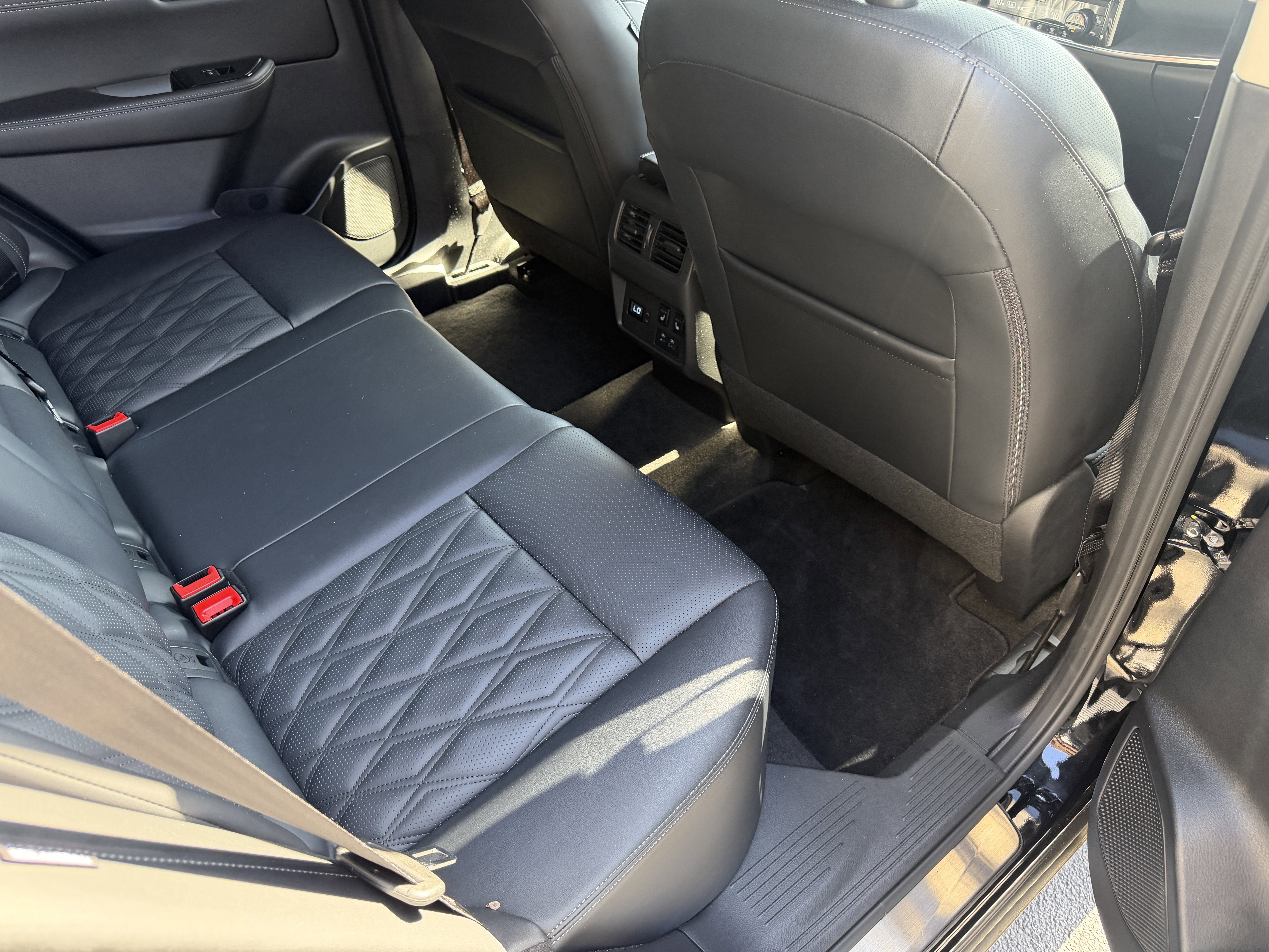 Used 2022 Nissan Rogue Platinum w/ Head-Up Display Package image 17