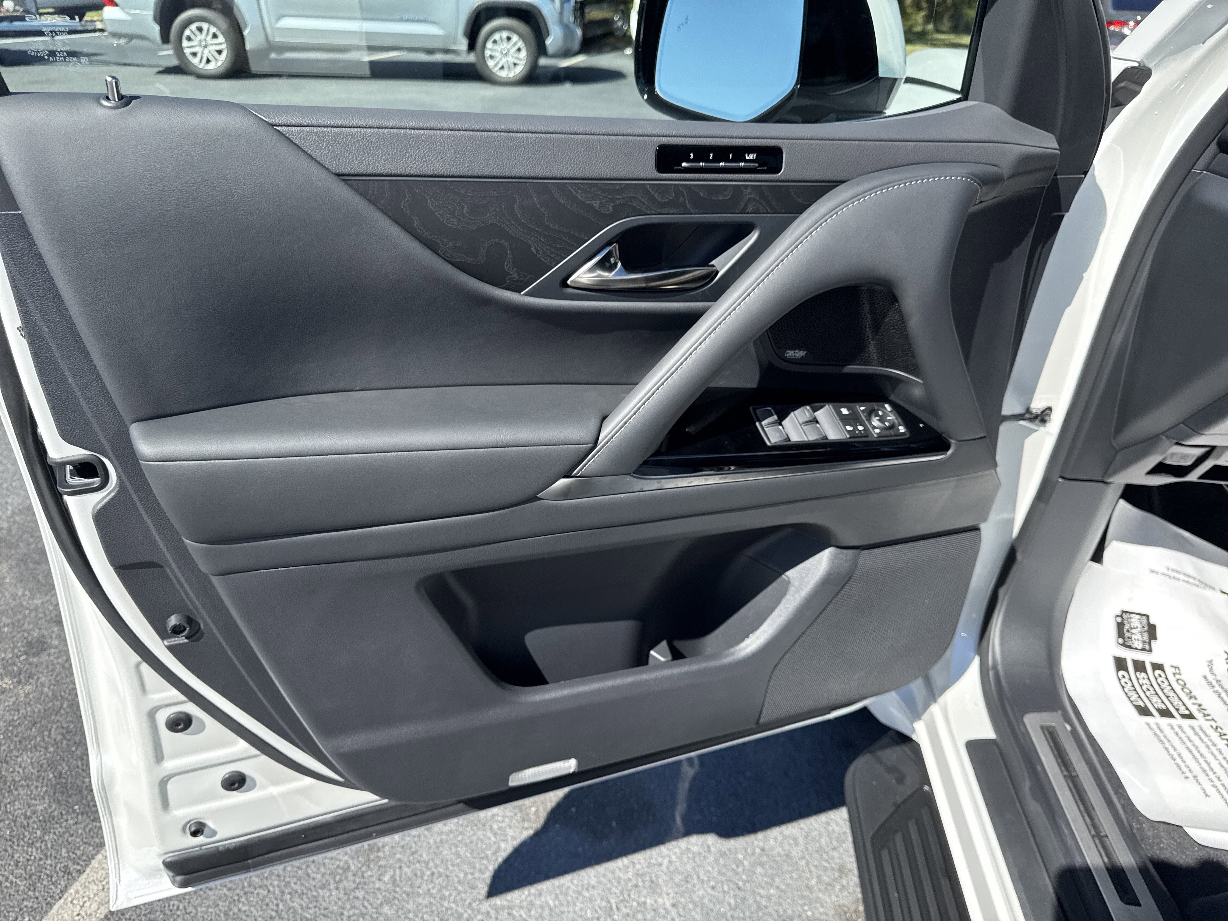 Used 2025 Lexus LX 600 4WD w/ Interior Upgrade Package image 23