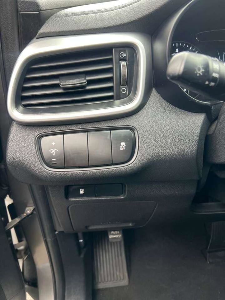Used 2016 Kia Sorento LX w/ LX Convenience Package image 23